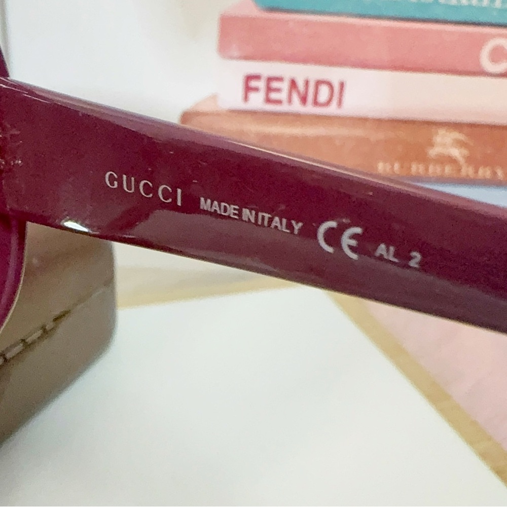 Gucci Tortoiseshell Sunglasses + case - image 5